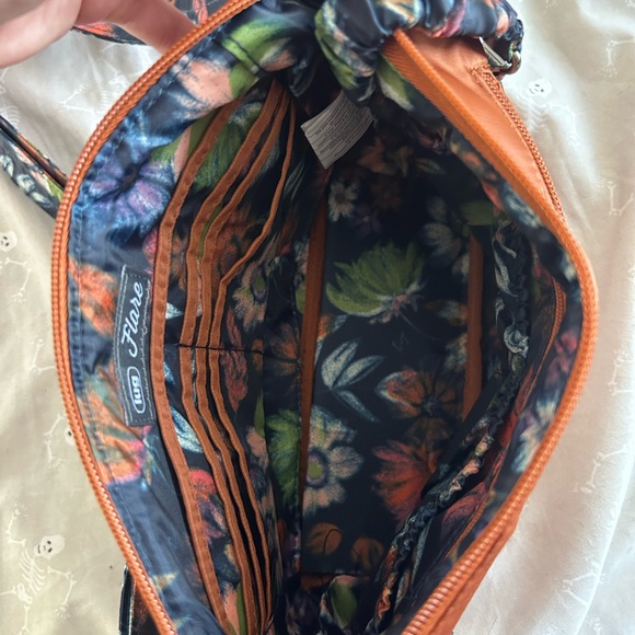 Lug flare crossbody - Picture 3 of 3